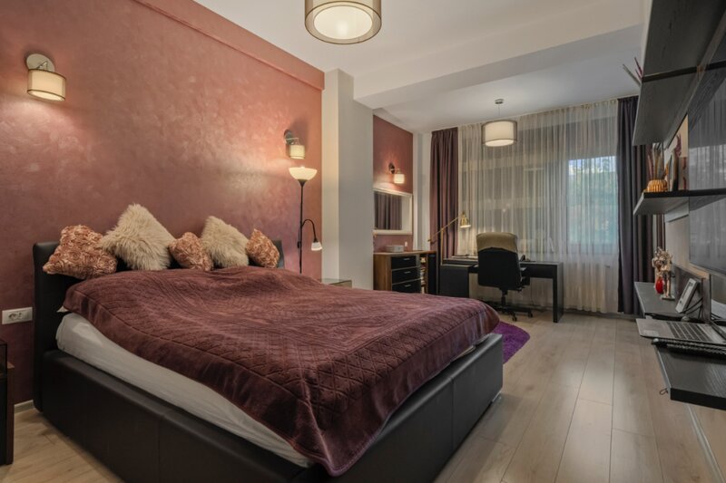 Salajan, vila superba cu 2 etaje, 7 camere, curte libera 232 mp,